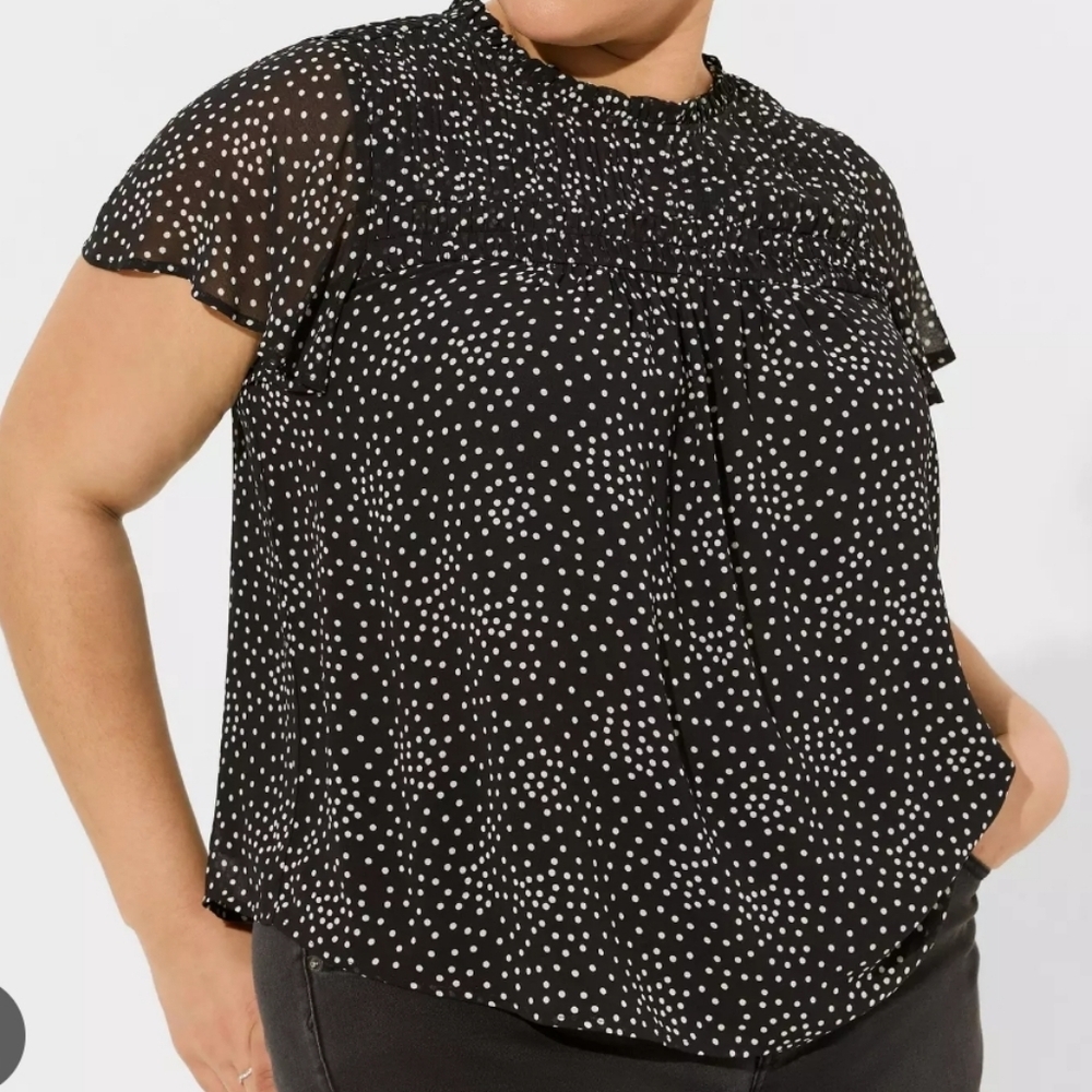 Torrid Polka Dot Chiffon Crinkle Pintuck Flutter Sleeve NWT Size 0X Black White